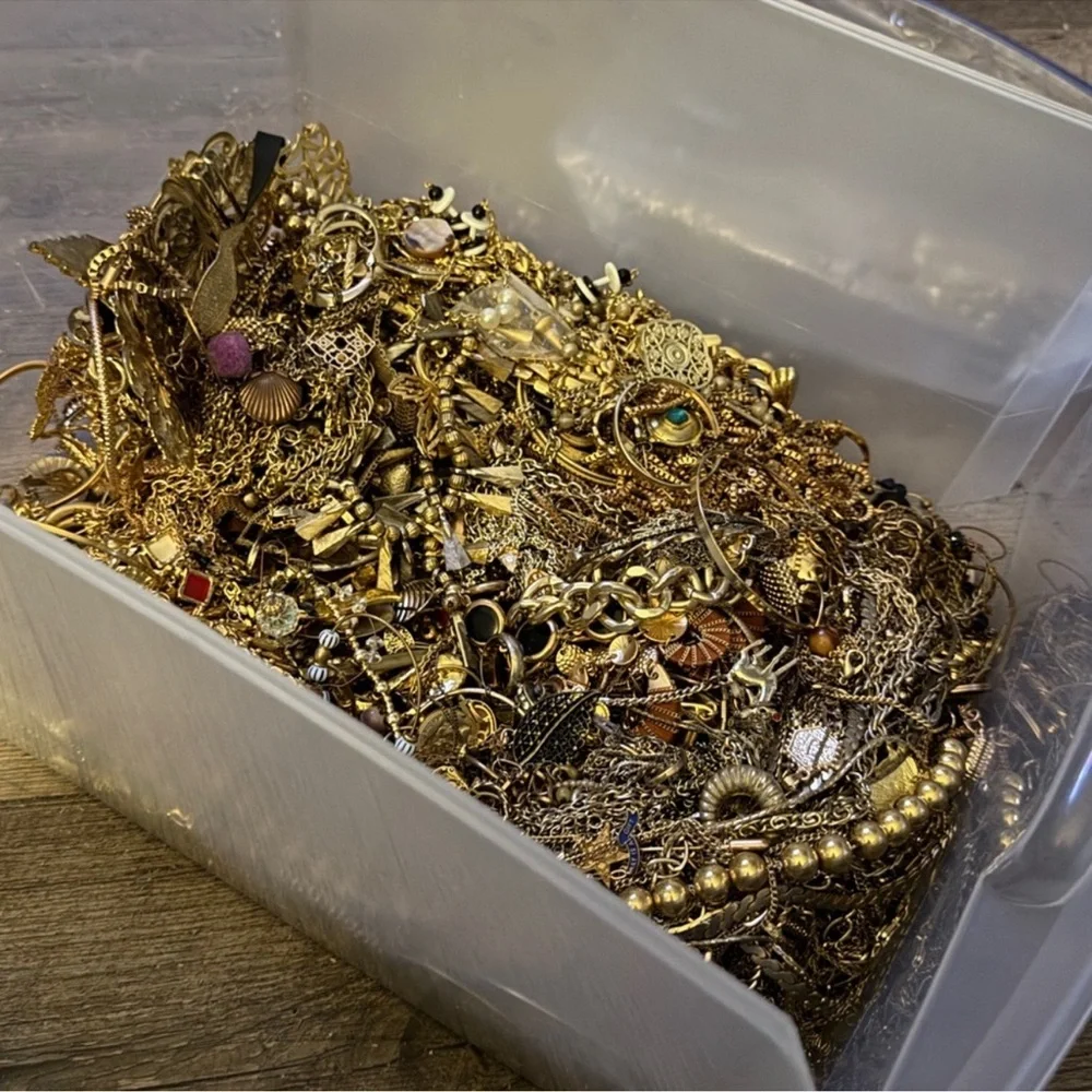 1 LBs vintage modern costume jewelry lot- You curate to your style preferences - Picture 3 of 11